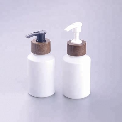 200ml ο πλάγιος ώμος έντυσε τα άσπρα καλλυντικά βάζα μπαμπού γυαλιού με την ξύλινη ΚΑΠ